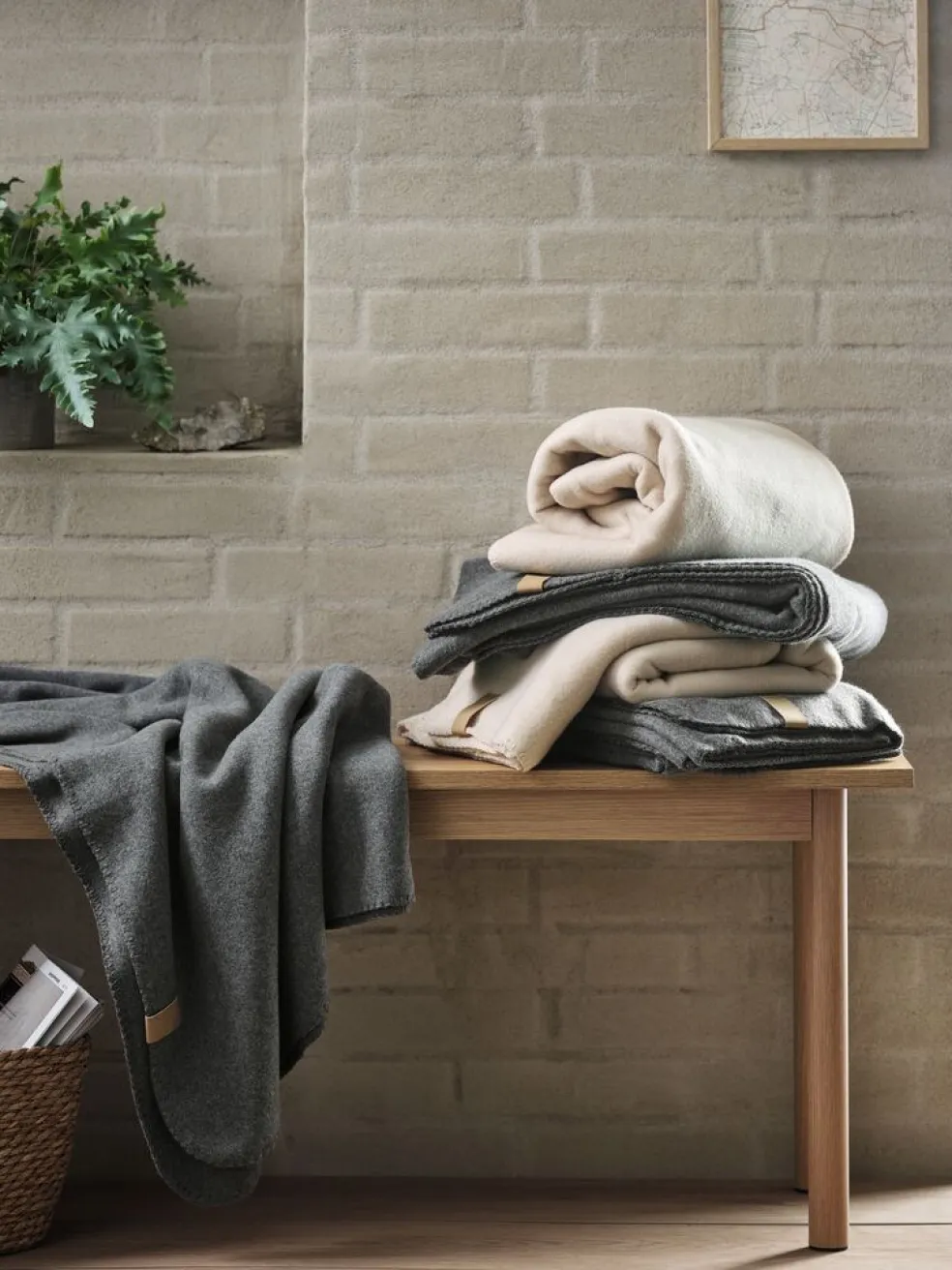DAGLILJEPlaid polaire DAGLILJE 130x170 gris foncé