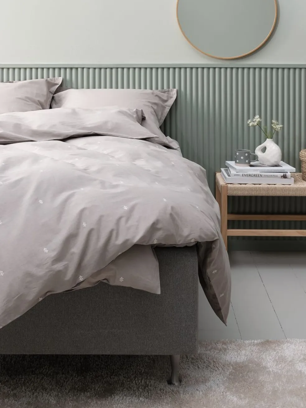 ELLIEGoldParure de lit ELLIE 240x220 gris clair avec broderies
