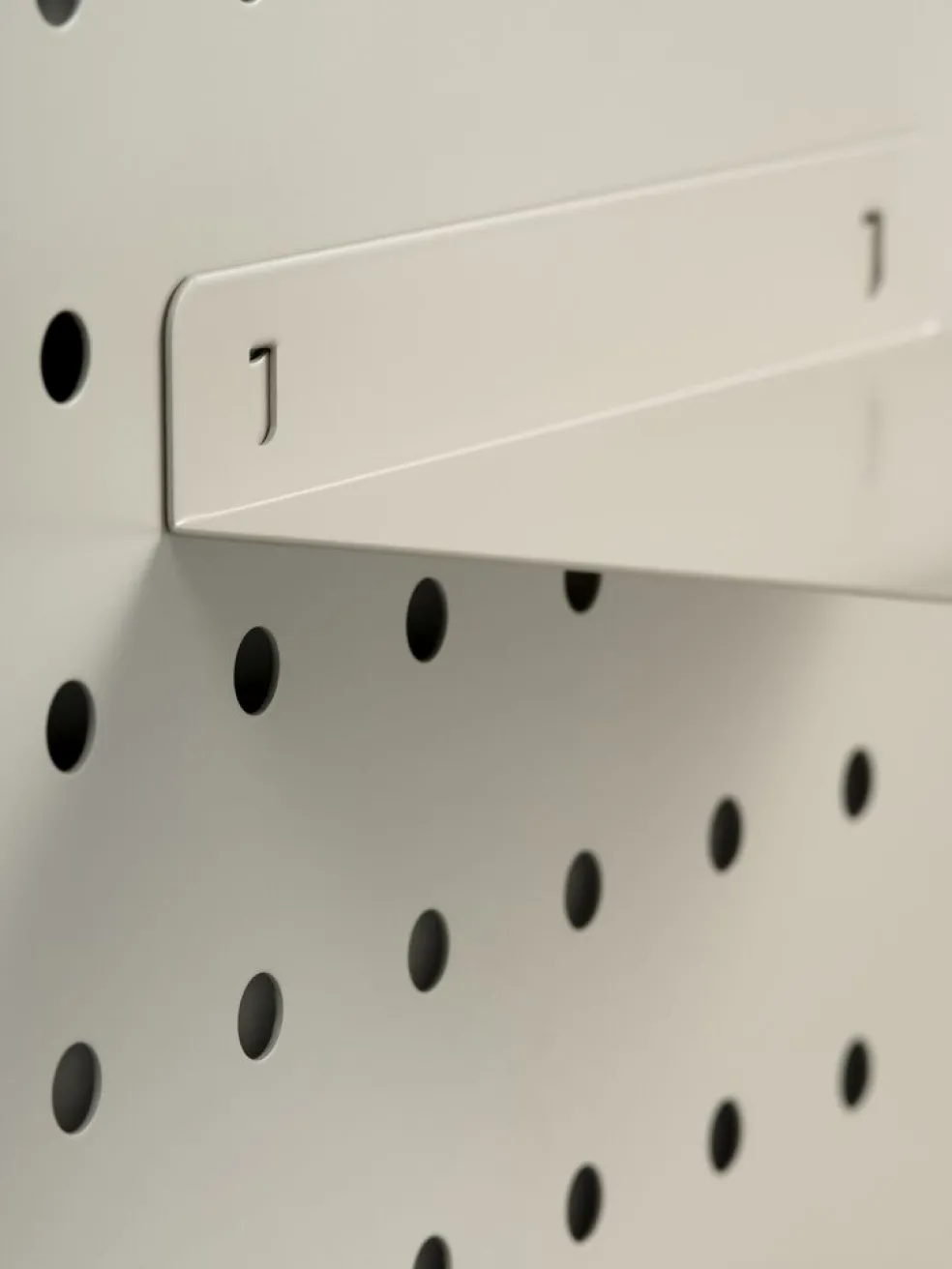 FUNDERPanneau perforé FUNDER 52x42 a/accessoires beige