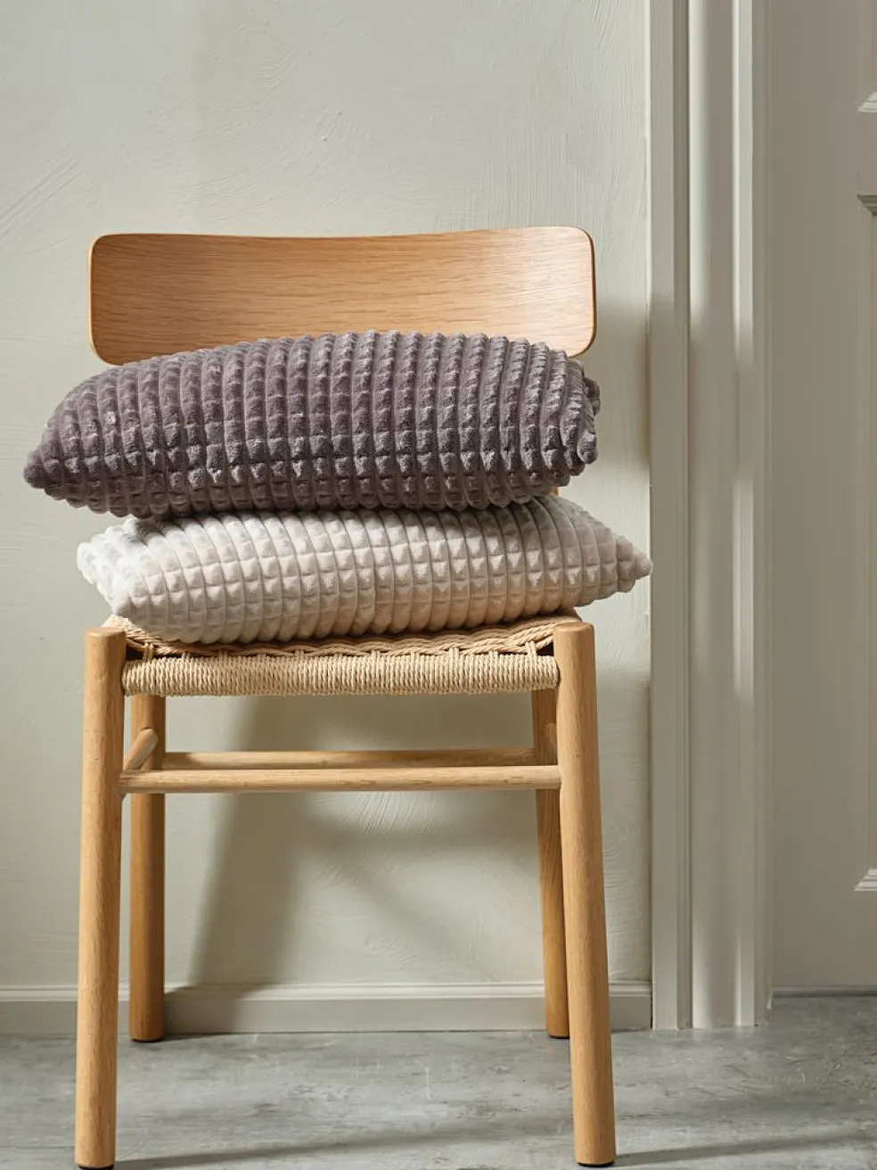 HAGTORNCoussin HAGTORN 30x50 gris