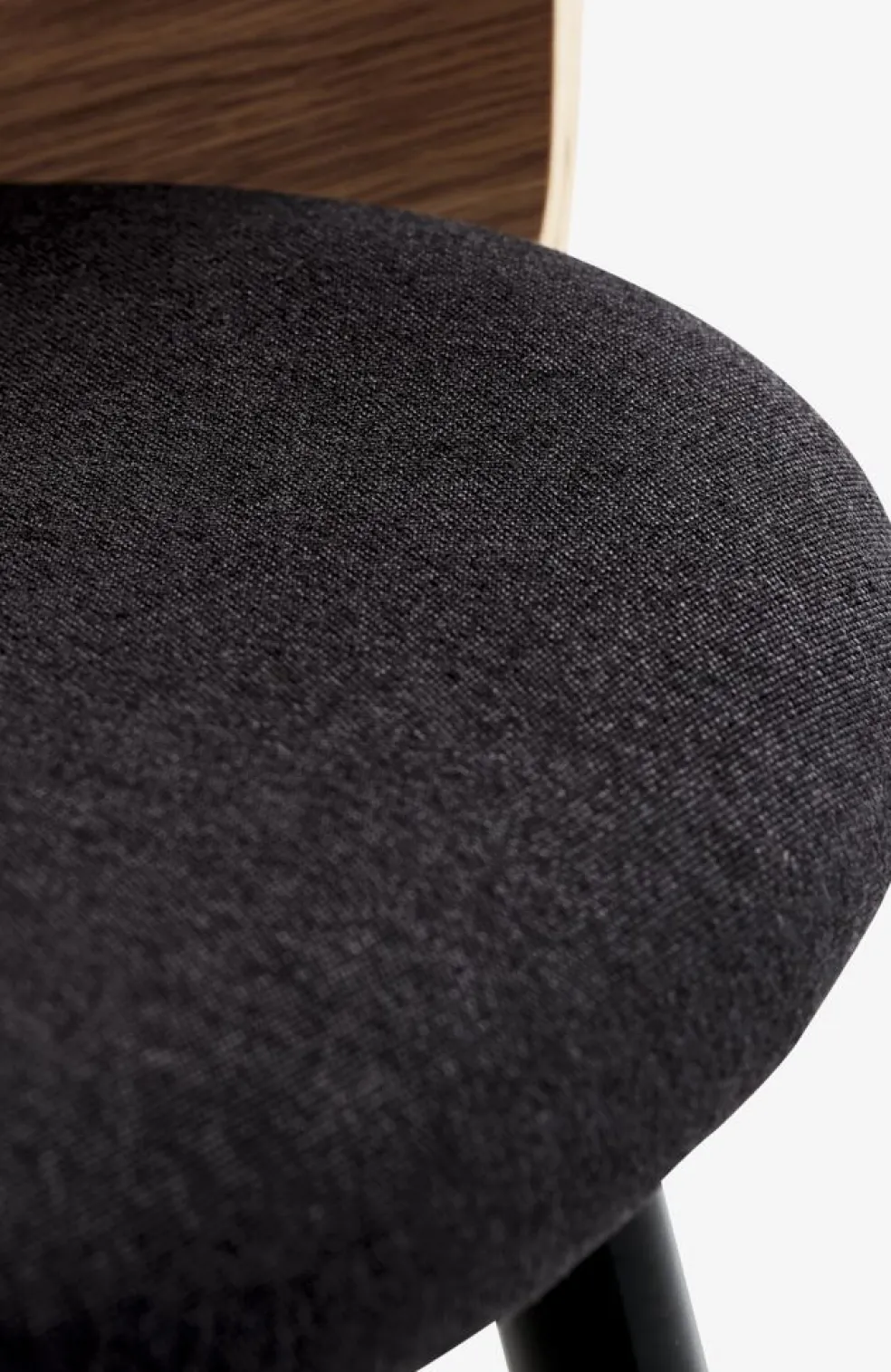 HVIDOVREChaise HVIDOVRE coloris chêne naturel/tissu noir