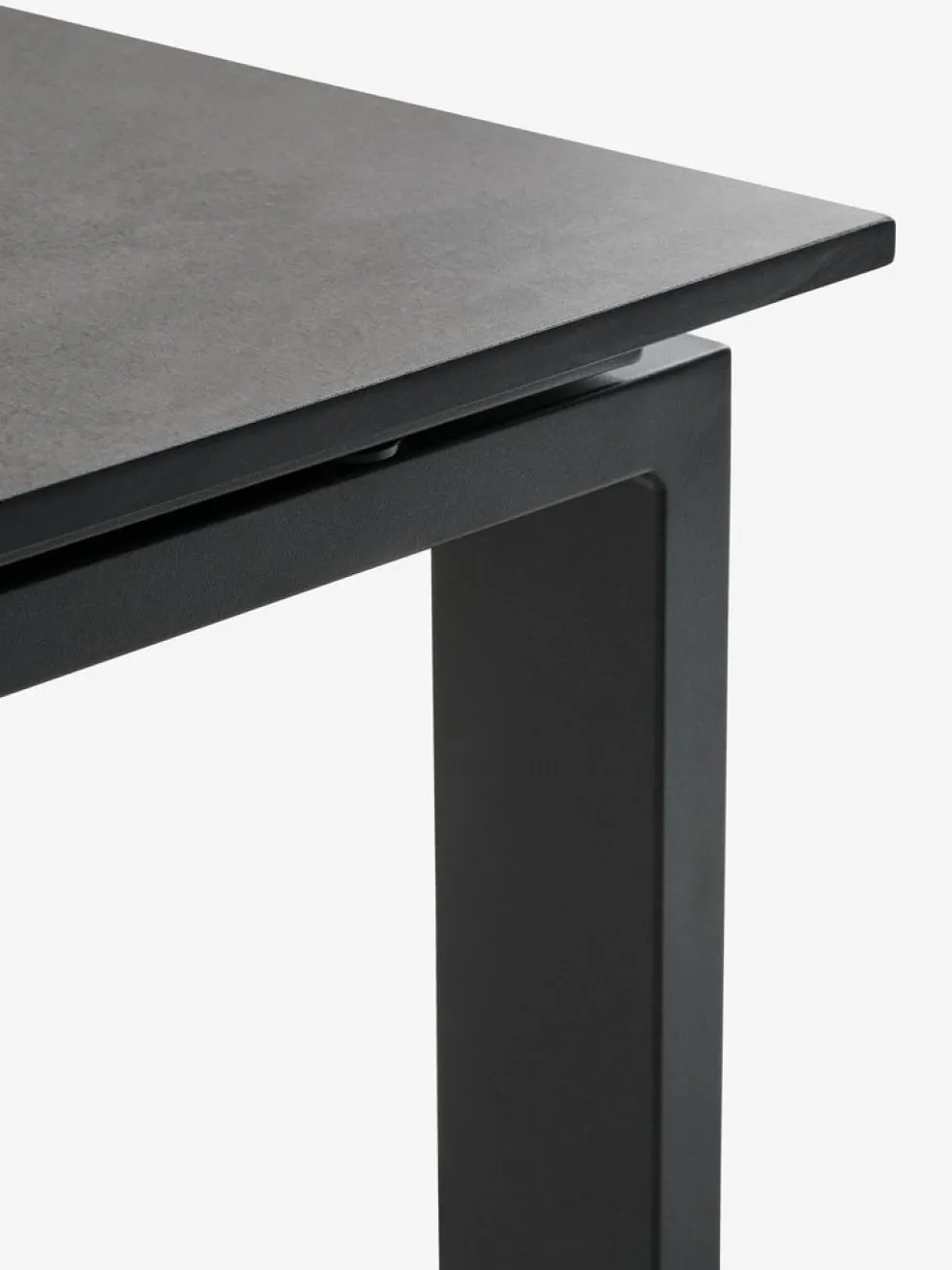 SONNERUP + ILDERHUSESONNERUP L215 table gis + 4 ILDERHUSE chaises noir