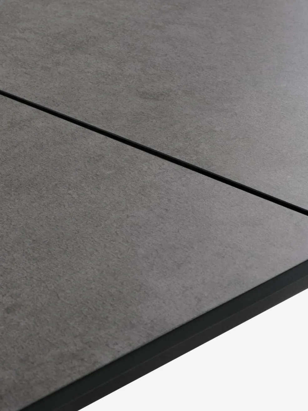 SONNERUP + INGSTRUPSONNERUP L215 table gris + 4 INGSTRUP chaises noir