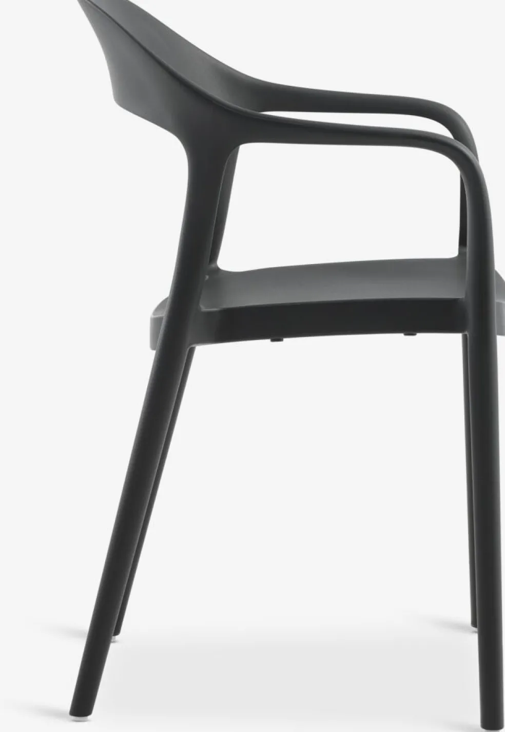 ULBJERG + NANNESTADULBJERG L214/297 table eucalyptus + 4 NANNESTAD chaise